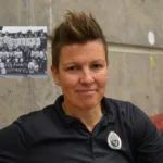 Första tjej att spela TV-pucken – Erika Holst: ”Var inte populärt”