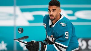 Evander Kane ställs utanför San Joses lag efter anklagelserna