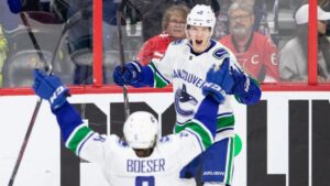 Elias Petterssons målshow – sköt karriärens första NHL-hattrick