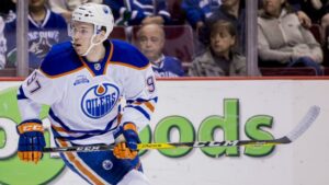 VINNARE: Han tog hem den nya Connor McDavid-klubban från CCM