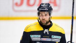 Mardrömsbeskedet: HV71-backen blir borta länge