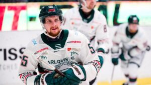 Nästjumbon bryter kontraktet med finske backen – klar för Hockeyettanklubb