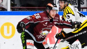 Malmöforwarden anmäld till disciplinnämnden efter armbågstackling