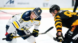 Centern följer med HV71 till Hockeyallsvenskan