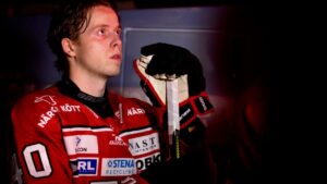 Elias Ekström skriver nytt kontrakt med Örebro