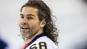 Anonyma svenskduon får Jaromir Jagr som chef