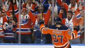 Vilken premiär – Connor McDavid sköt hattrick direkt