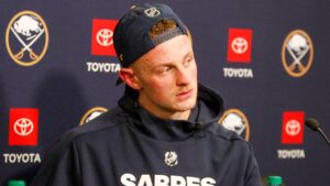 Uppgifter: Nya trejd-samtal om Jack Eichel