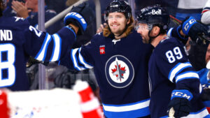 Axel Jonsson Fjällby skriver nytt kontrakt med Winnipeg