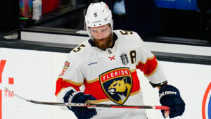 Aaron Ekblad ser ut att missa inledningen av nästa säsong