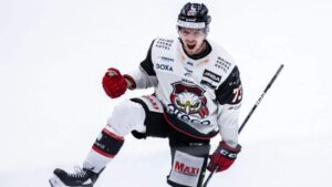 Adam Ollas Mattsson hyllas efter hattrickshowen