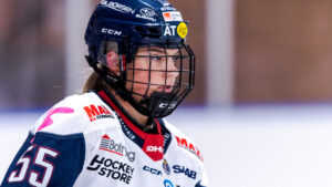 Alva Solberg stannar i LHC: “Lovande hockeyspelare”