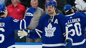 Auston Matthews historisk – skjuter sitt 60:e mål