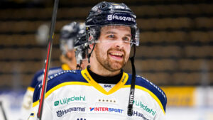 Axel Holmström satte sitt första mål sedan flytten till Langnau