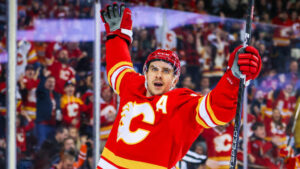 Mikael Backlund stannar i Calgary Flames – skriver tvåårskontrakt