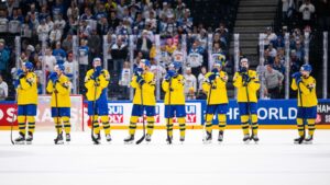 Tre Kronor utslagna ur VM – kollapsade sent mot Kanada