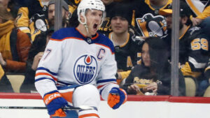 Connor McDavid med fyra poäng – i giganternas kamp