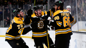 TV: David Pastrnak med hattrick – i Lindholms debut