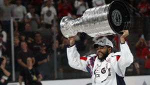 Devante Smith-Pelly avslutar hockeykarriären