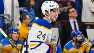 Dylan Cozens skriver sjuårskontrakt med Buffalo Sabres