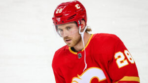 Osäker framtid för Elias Lindholm i Calgary Flames: “Ett pågående arbete”