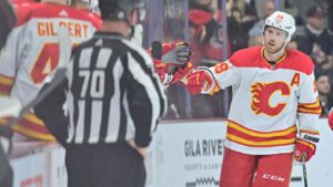 Uppgifter: Det begär Elias Lindholm för att stanna i Calgary Flames