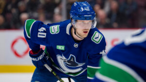 Två assist av Elias Pettersson – jagar Erik Karlsson i svenska poängtoppen