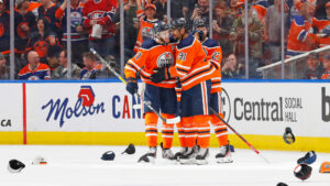 Edmonton Oilers klara för slutspel – efter Evander Kanes hattrick