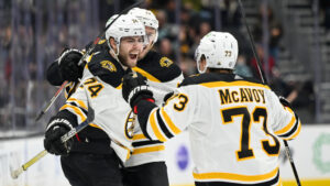 Jake DeBrusk slog till med ett äkta hattrick