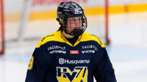 Jenna Raunio skriver kontrakt med HV71 till 2025