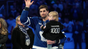 John Tavares firade 1 000:e NHL-matchen med seger