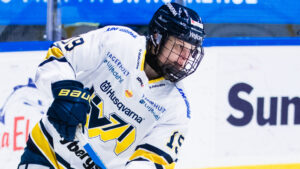 Klára Seroiszková skriver tvåårskontrakt med HV71