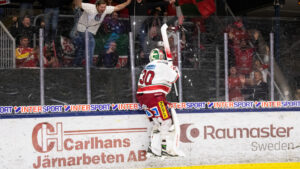 Josh Dickinson matchhjälte när Modo Hockey vann mot Västervik