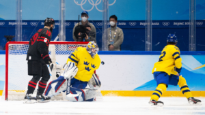 Tre Kronor till semifinal – nollade Kanada