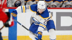 Lawrence Pilut kallas upp till Buffalo Sabres