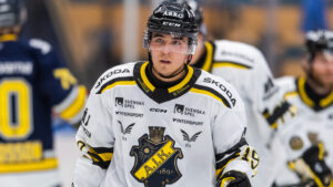 Lucas Carlsson bryter kontraktet med AIK