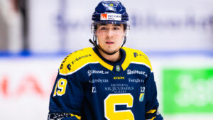 Lucas Carlsson avslutar hockeykarriären