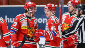 Lukas Wernblom i målform när Mora vann mot Modo Hockey