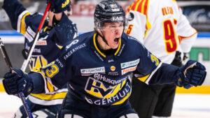 Måns Lindbäck förlänger med HV71 till 2025