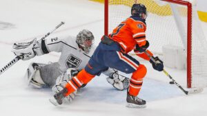 Connor McDavid först att nå 100 poäng denna säsong