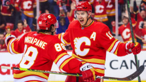 Mikael Backlund med mål och assist – Calgary en seger från avancemang