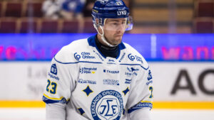 Mikael Ruohomaa ser ut att släppas av Leksand