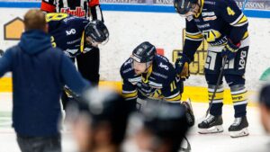 Simon Önerud klev av när HV71 vann första semifinalmatchen