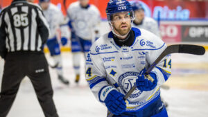 Oskar Lang förlänger med Leksand