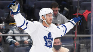 Pierre Engvall kommer få kvalificerande bud av Toronto Maple Leafs