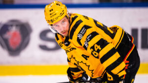 Jonathan Pudas utgick skadad i Skellefteås försäsongspremiär