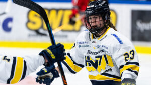 Sanni Hakala stannar i HV71