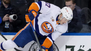 Simon Holmström fick NHL-debutera för New York Islanders