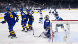 Juniorkronorna förlorade semifinalen mot Finland