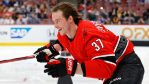 Andrej Svetjnikov gör efterlängtad comeback för Carolina Hurricanes